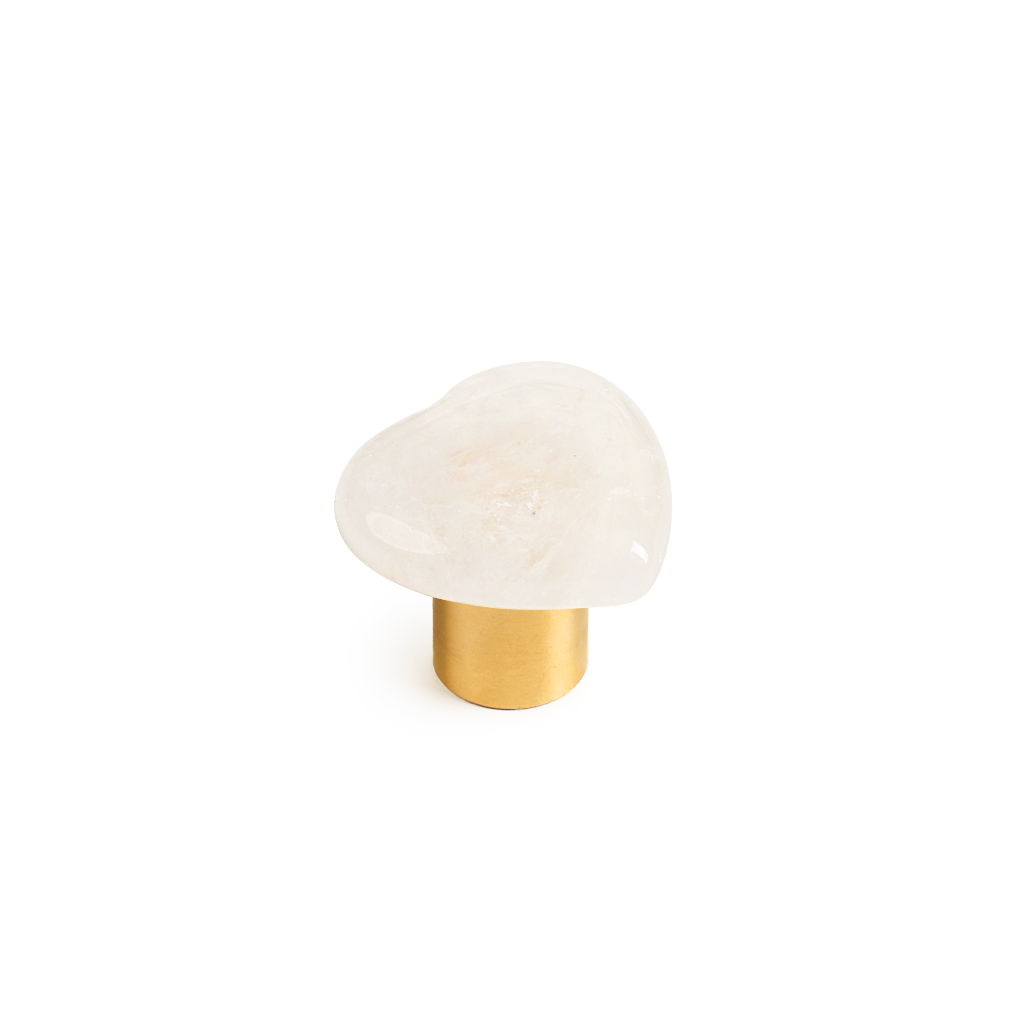 Maner mobilier tip buton onuvio™ din cristal natural și piatră semiprețioasă cu bază din alamă - design unic forma inima hand-made, model m04 - alb