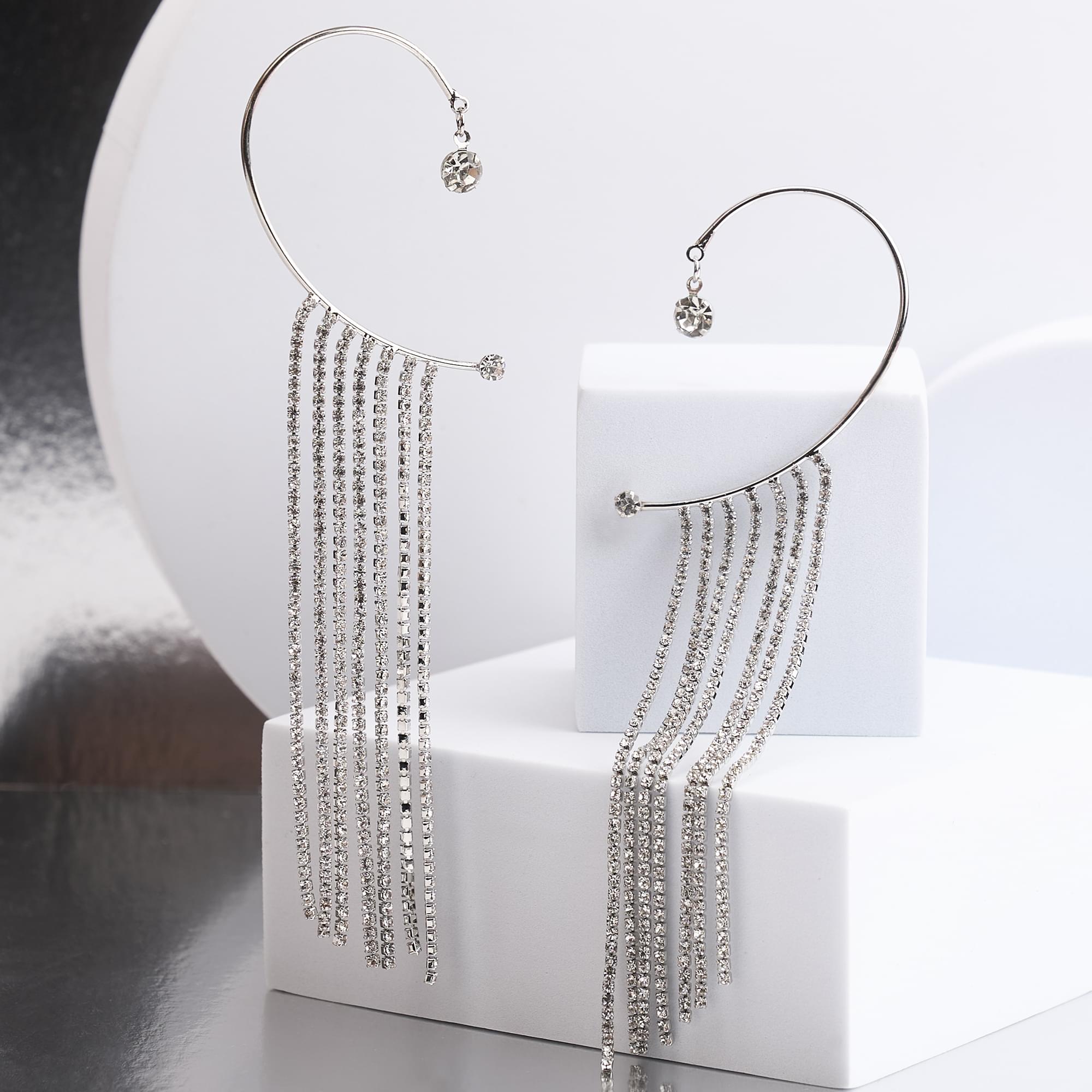 Cercel pentru toata urechea, elegant, tip ear cuff, ciucuri placati cu zirconiu, onuvio®, argintiu
