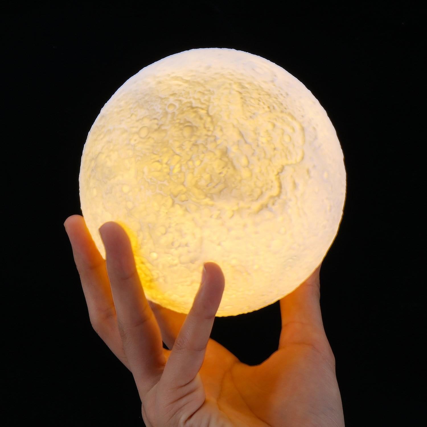 Umidificator aromaterapie cu lampa de veghe, luna onuvio®  moon 3d, 880 ml, 13 cm, lumina 3 culori,  stand lemn, extra filtru si ulei esential 10ml