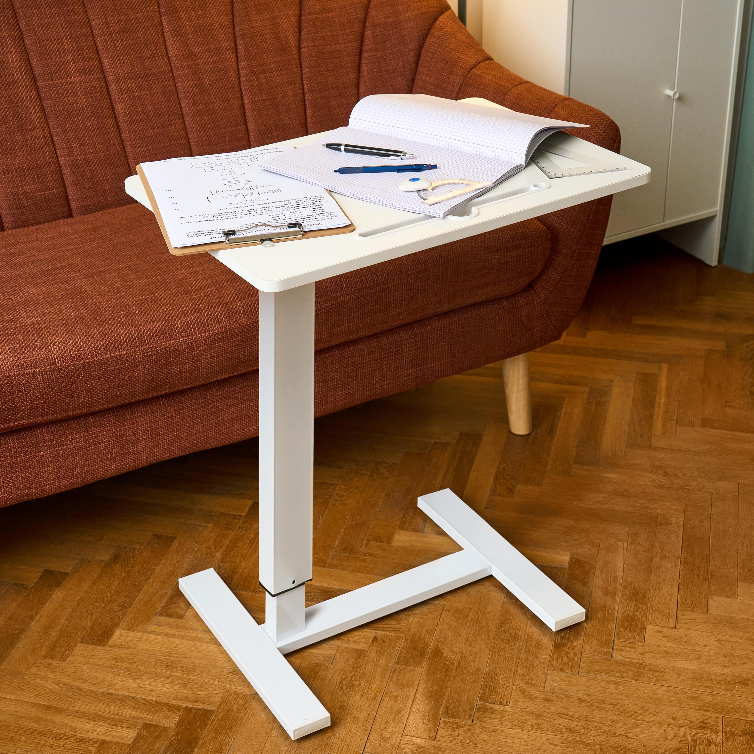 Masa reglabila pe inaltime cu lift pneumatic, cu roti – blat 60x40 cm, inaltime 66–90 cm, masa laterala pentru pat/canapea, onuvio® - alb