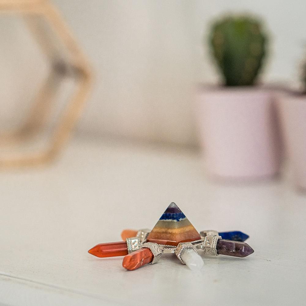 Piramida orgonica onuvio™, 7 cristale naturale chakra: jasp rosu, carneol, jasp galben, aventurin, turcoaz, lapis lazuli, ametist, protectie camp electromagnetic, multicolor