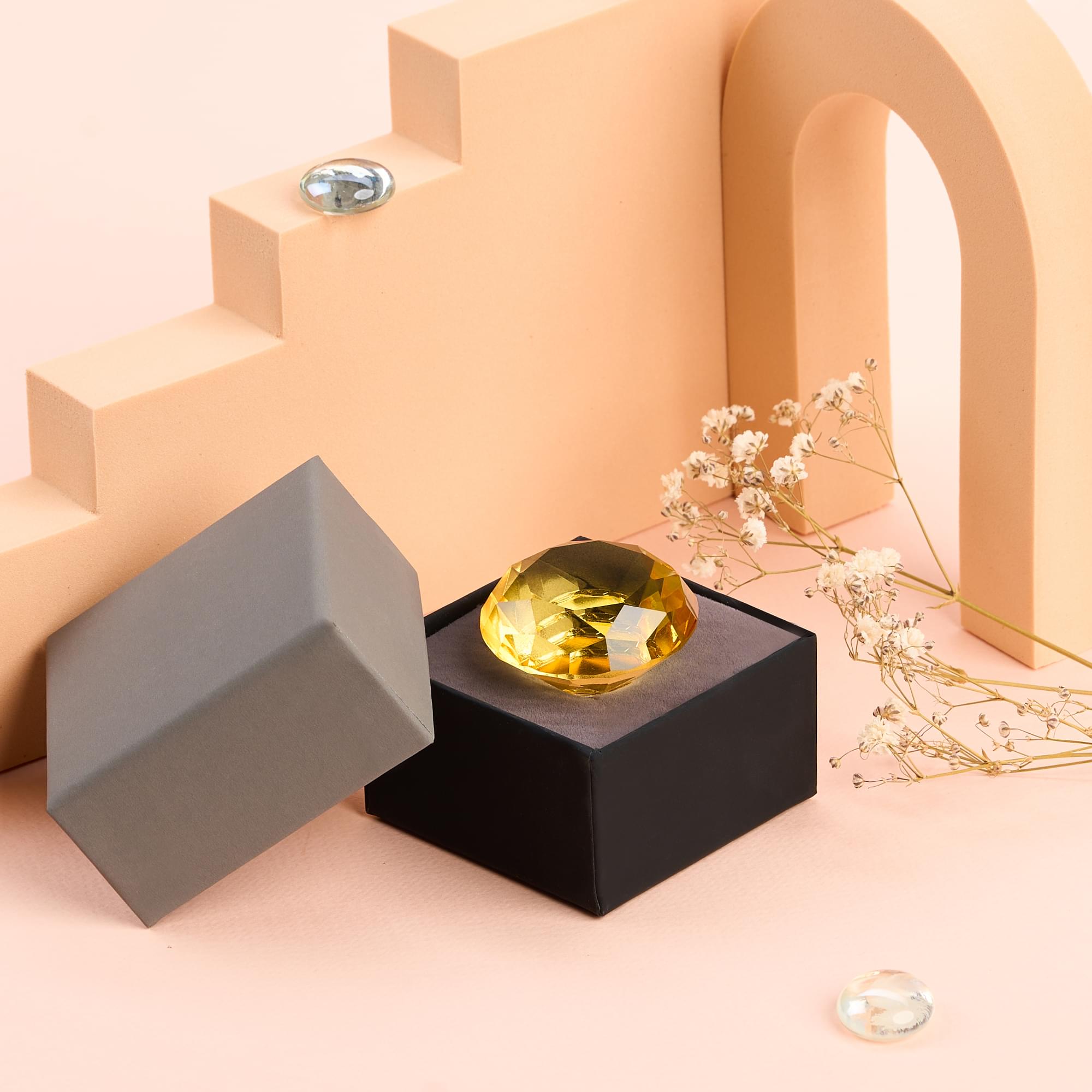Buton maner mobilier onuvio™, forma diamant, diamond cut luxury, cristal k9, diametru 40mm, baza aliaj zinc aluminiu - galben