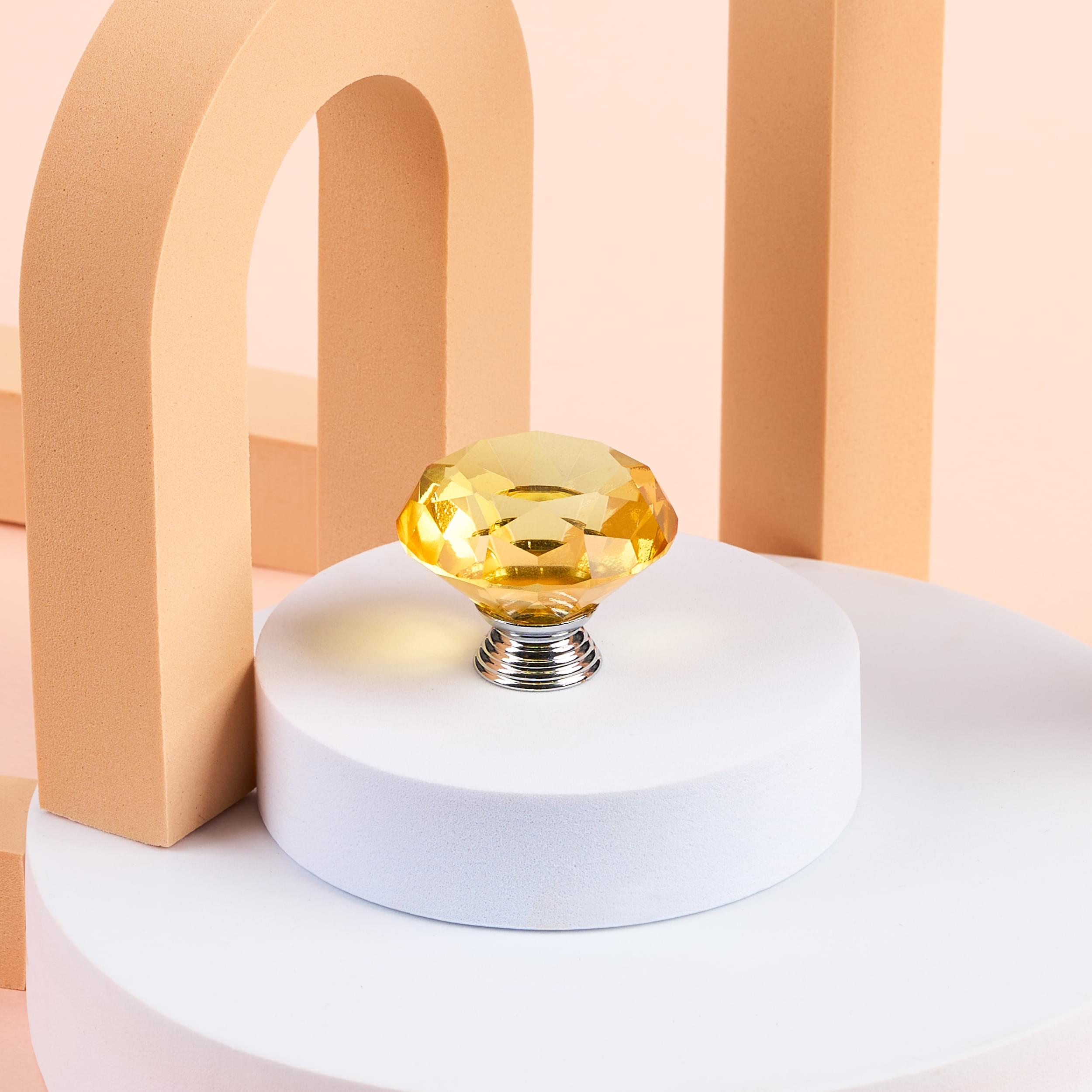 Buton maner mobilier onuvio™, forma diamant, diamond cut luxury, cristal k9, diametru 40mm, baza aliaj zinc aluminiu - galben