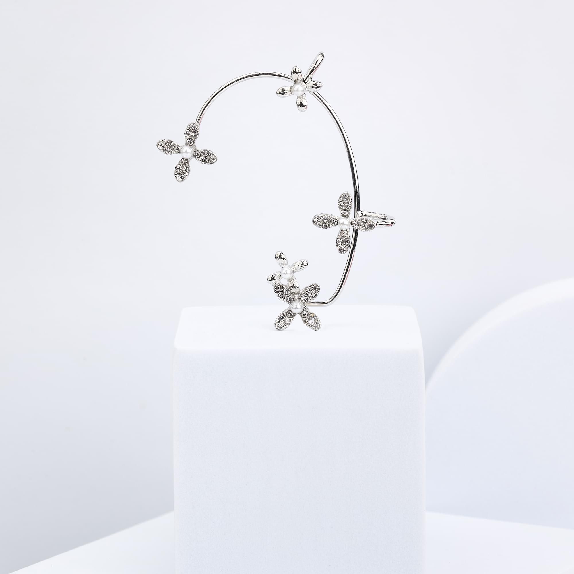 Cercel pentru toata urechea, elegant, tip ear cuff, flori placate cu zirconiu, onuvio®, argintiu