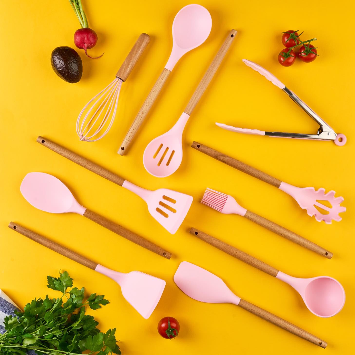 Set ustensile bucatarie 12 piese marime mare xl 1050g, lemn si silicon alimentar, termorezistente, antiaderente, suport blat,  onuvio™ daria - roz
